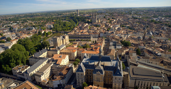 Vue aérienne de l'église St-André à Niort