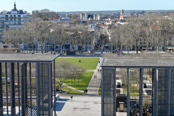 Vue du centre ville de Niort de la terrasse de Groupama