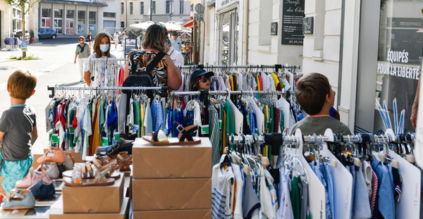 Braderie des commerçants du centre ville de Niort © Darri
