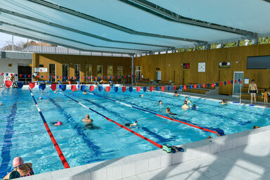 Nageurs a la piscine du Pre Leroy