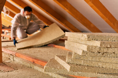 Travaux d'isolation©Arpad Nagy-Bagoly-AdobeStock.jpg