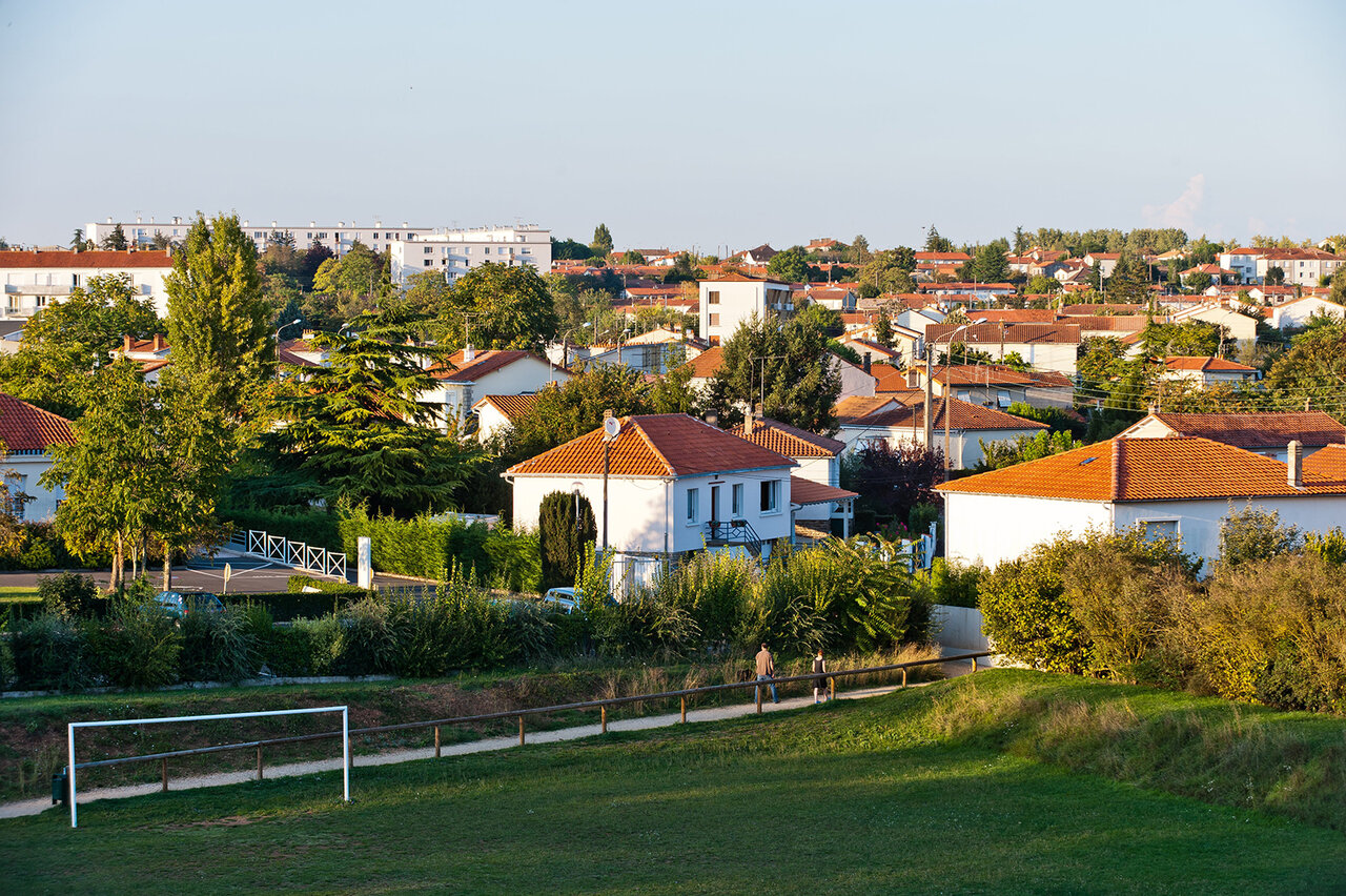 Vue sur le quartier depuis le bassin d'orage © Alexandre Giraud
