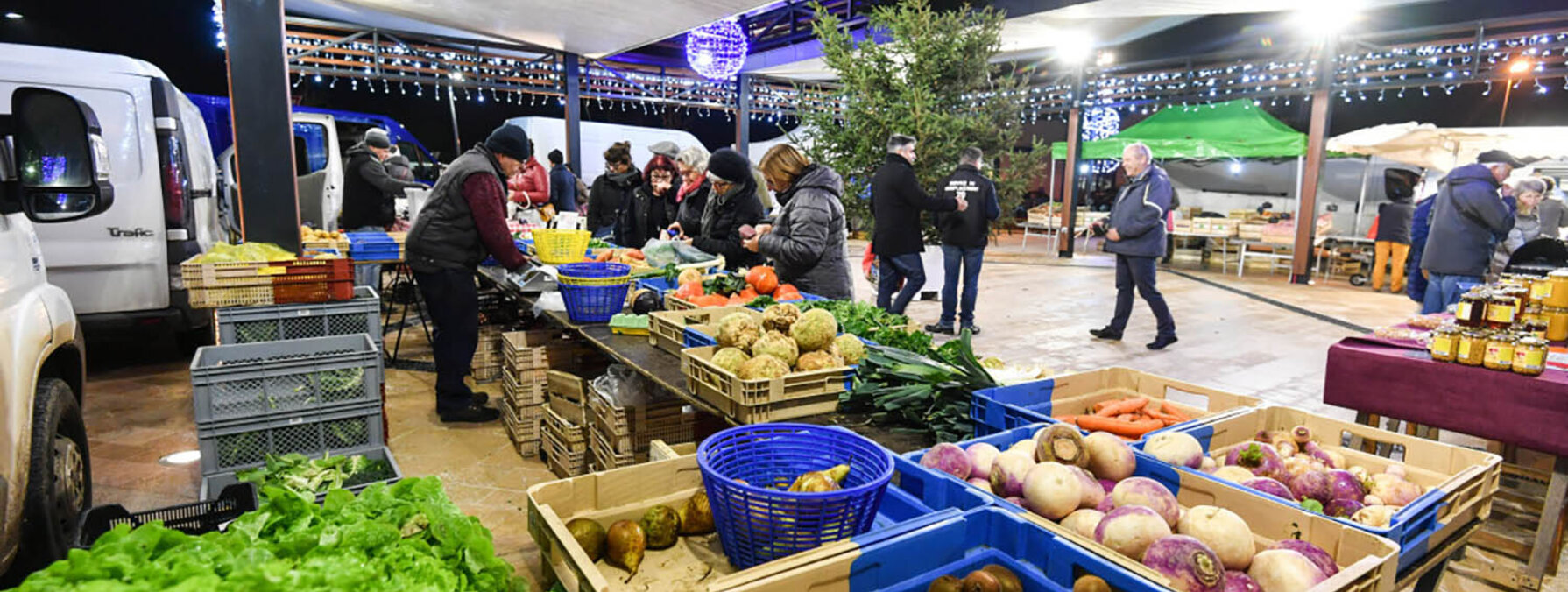 Soirée marché aux Halles d?Echiré marché tous les quinze jours